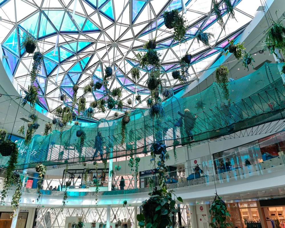 Installation d’un filet suspendu à Beaugrenelle pour le projet Green in the City par Arboricorde